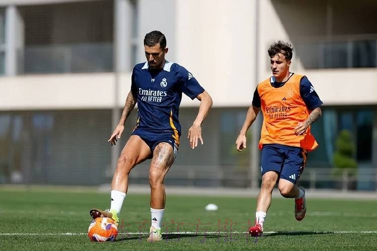 记者:塞巴略斯预计可以在12月初回到皇马的合练中 记者:塞巴略斯预计可以在12月初回到皇马的合练中